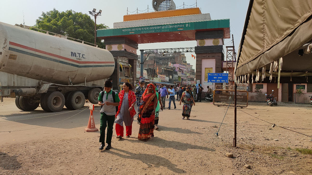 भारतमा कोरोना संक्रमित बढेसँगै बेलहिया नाकामा हेल्थ डेक्स